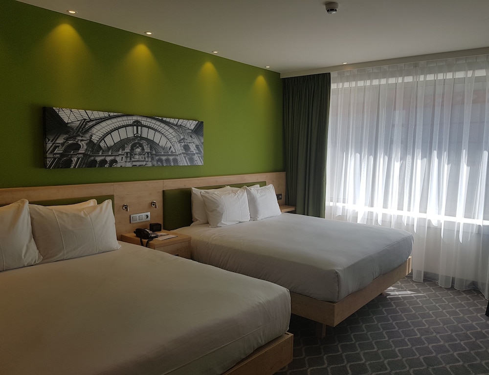 Family Room, Multiple Beds (with kitchenette)