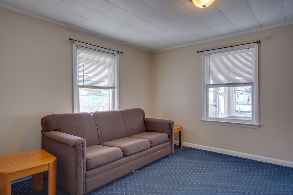 Apartment, 2 Bedrooms, Poolside - Photo 2