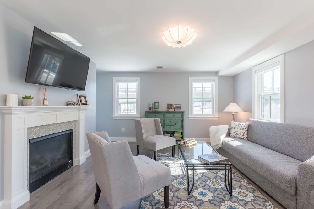 Apartment (Harborsides Neighbor)