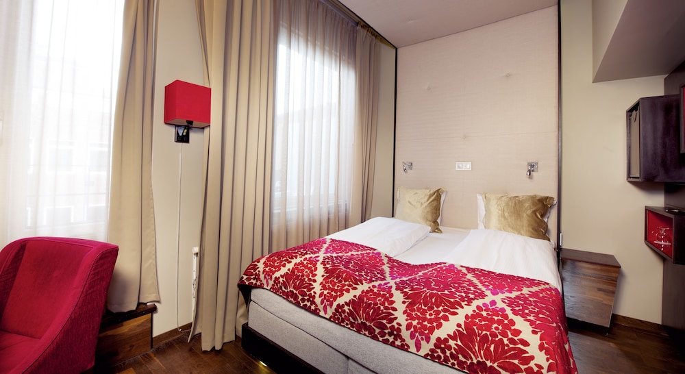 Standard Room, 1 Queen Bed