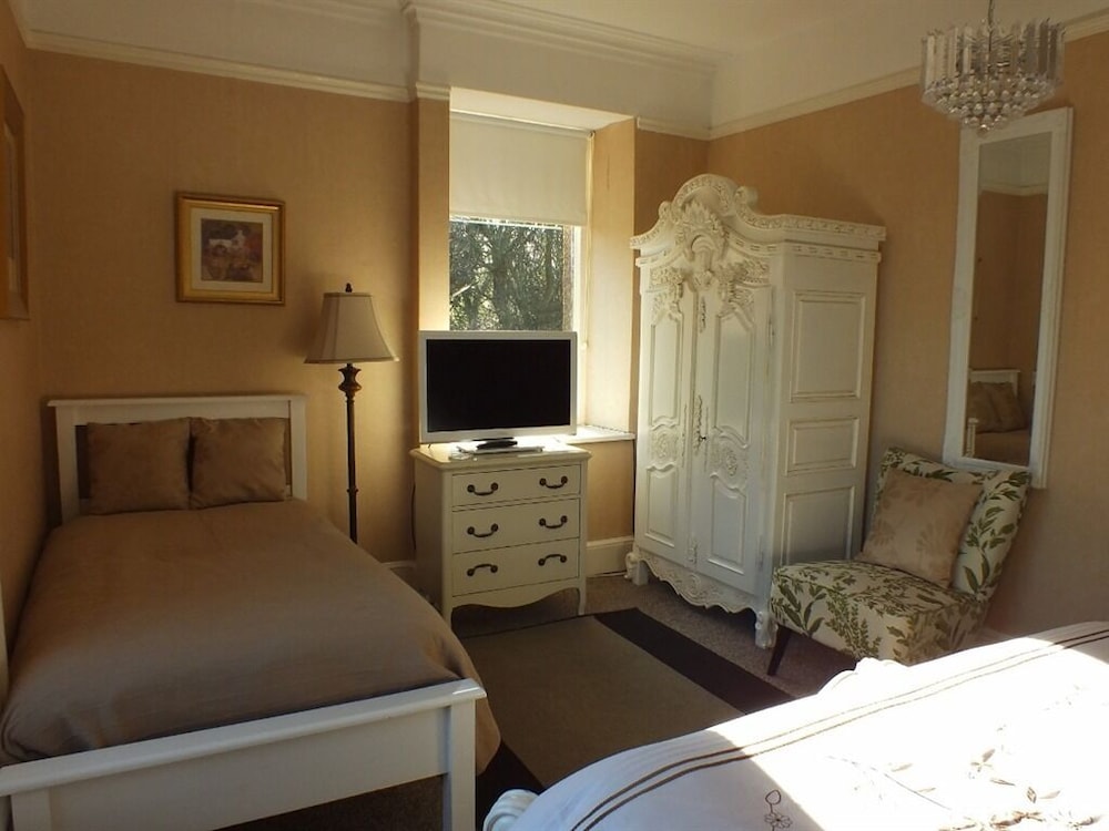 Double or Twin Room, Ensuite - Photo 2