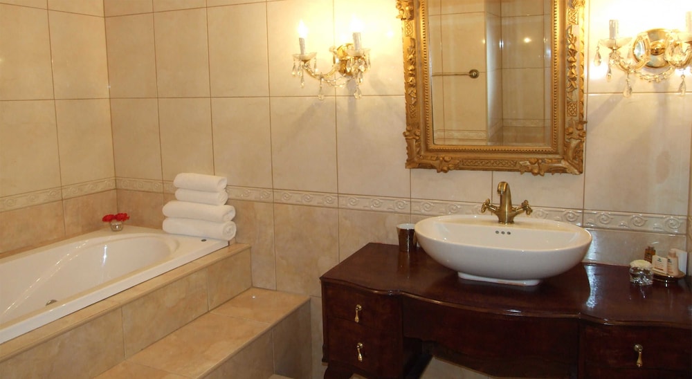 Deluxe Suite photo 2