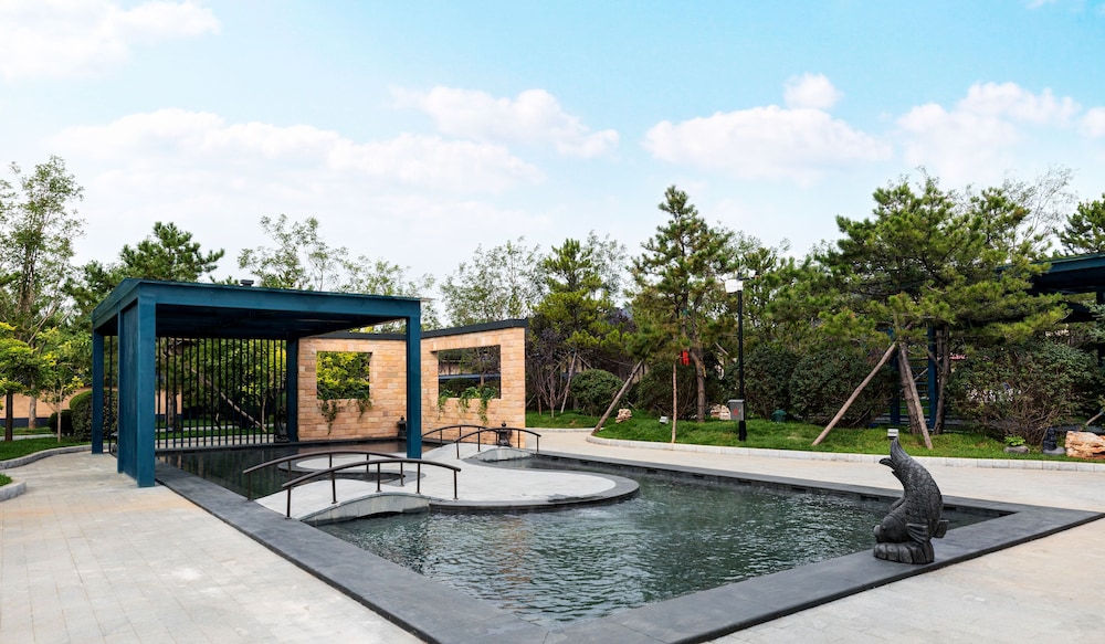 Standard Double Or Twin Room, Multiple Beds, Pool Access photo 3