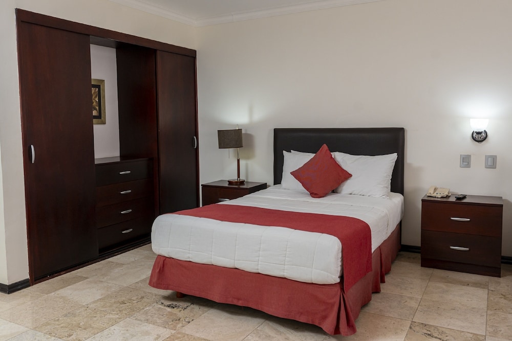 Family Room, Multiple Beds photo 2