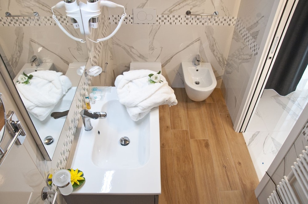 Comfort Triple Room, 1 Bedroom, Ensuite, Hill View photo 3