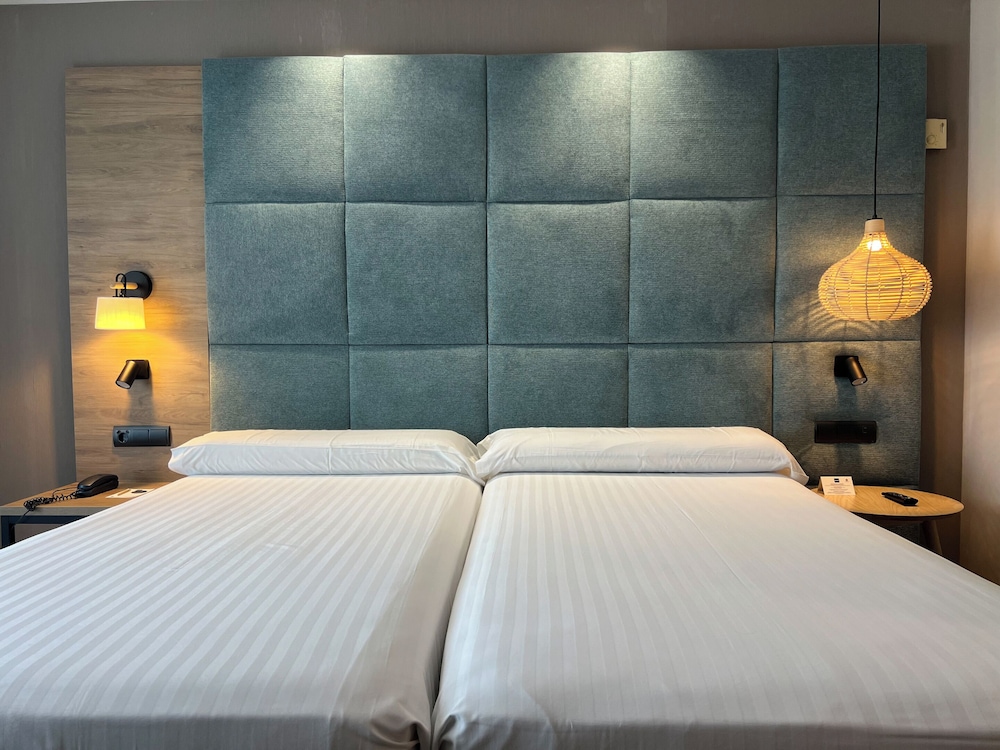 Superior Room (With Views) - Photo 2