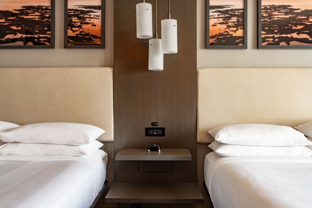 Club Room, 2 Queen Beds - Photo 7
