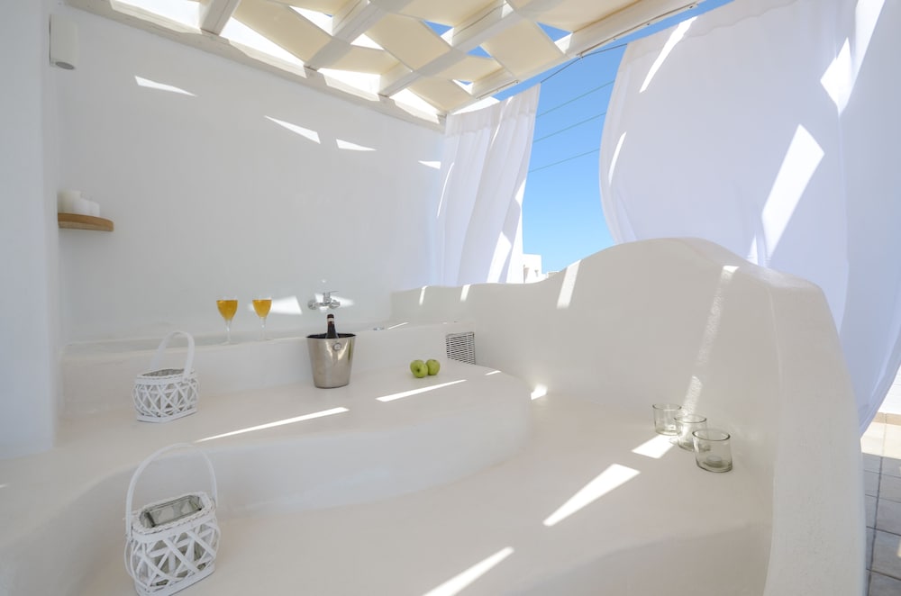 Suite (Top Floor with Outdoor Hot Tub) photo 3