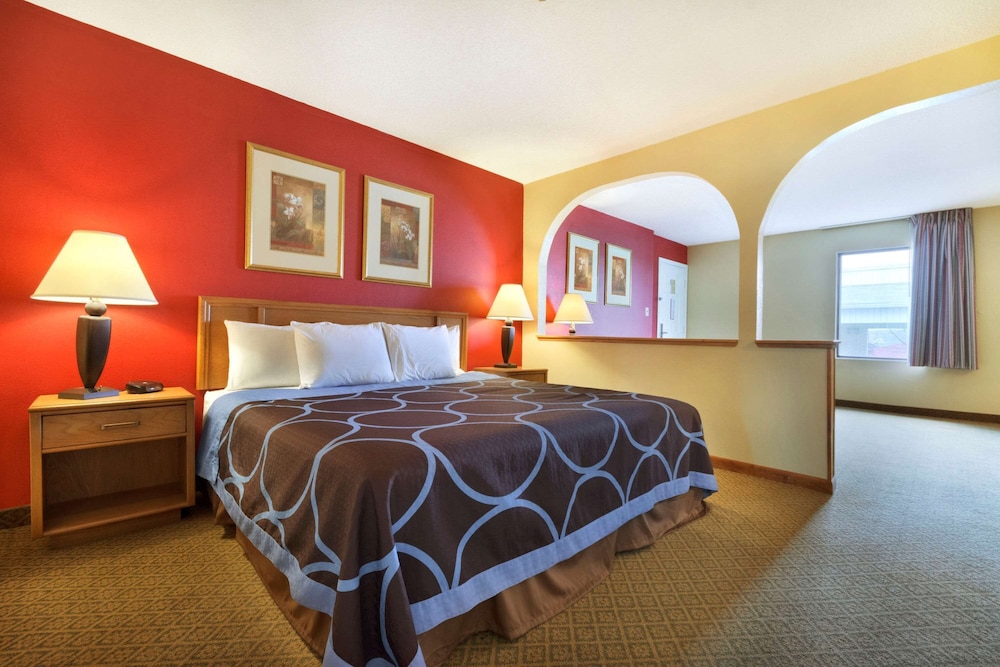 Studio Suite, 1 King Bed, Non Smoking - Photo 2