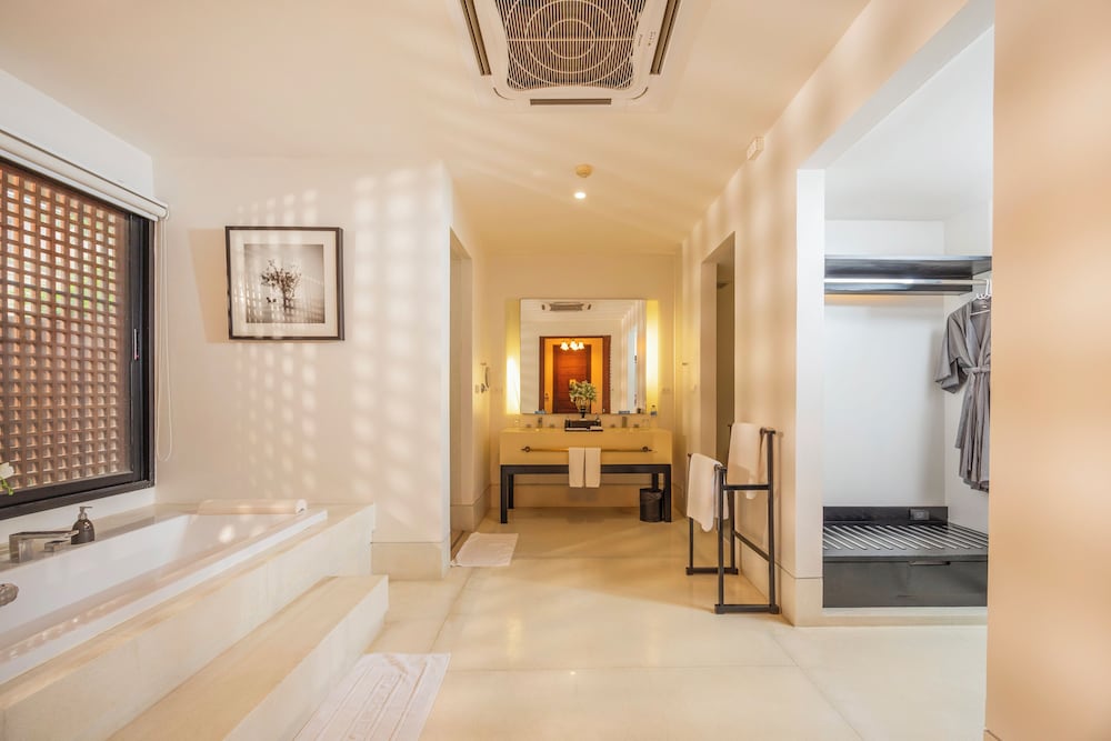 Two Bedroom Pool Suite - Photo 14