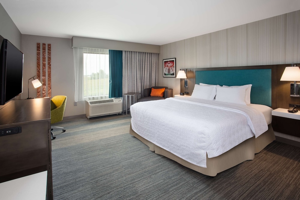 Room, 1 King Bed, Accessible - Photo 2