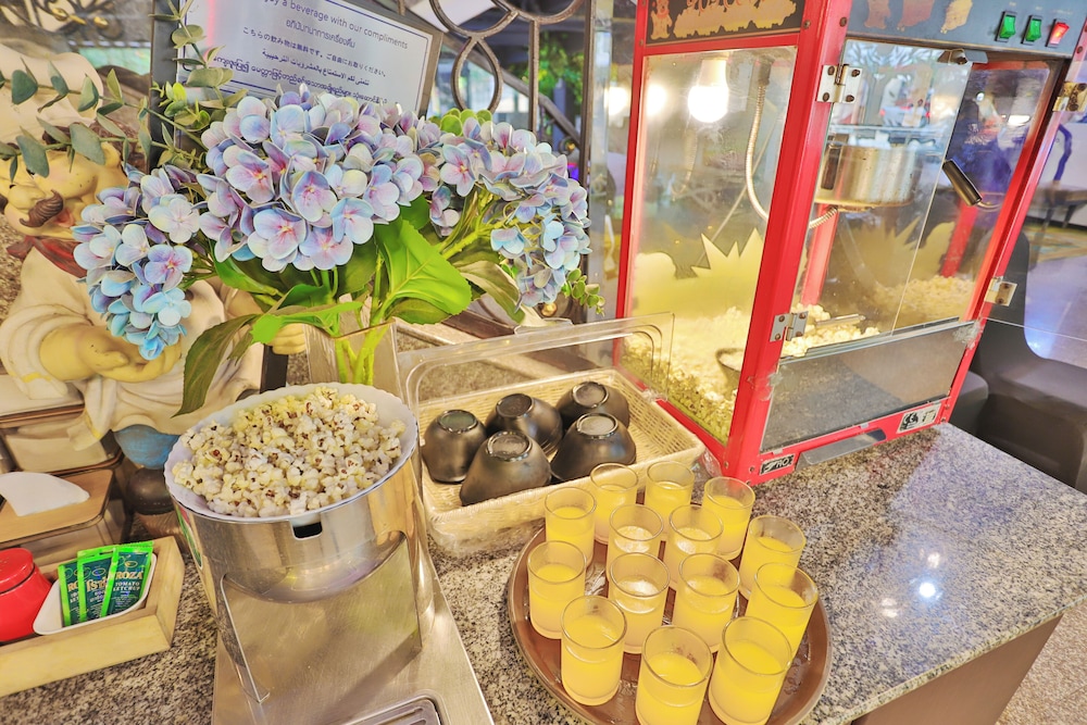 Grand Deluxe with Free Snack Bar 24Hrs photo 3