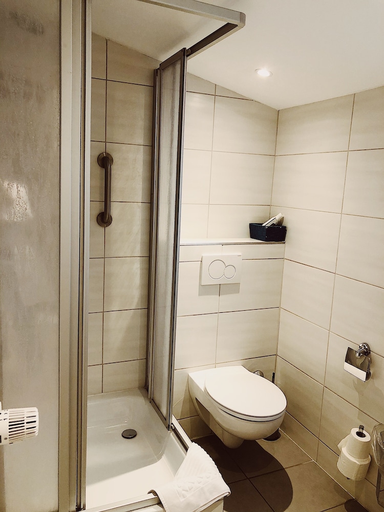 Standard Double or Twin Room - Photo 6