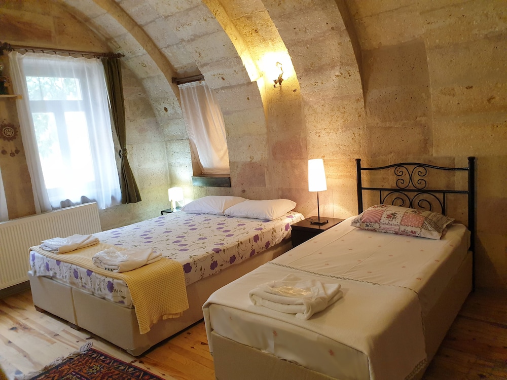 Standard Triple Room photo 2