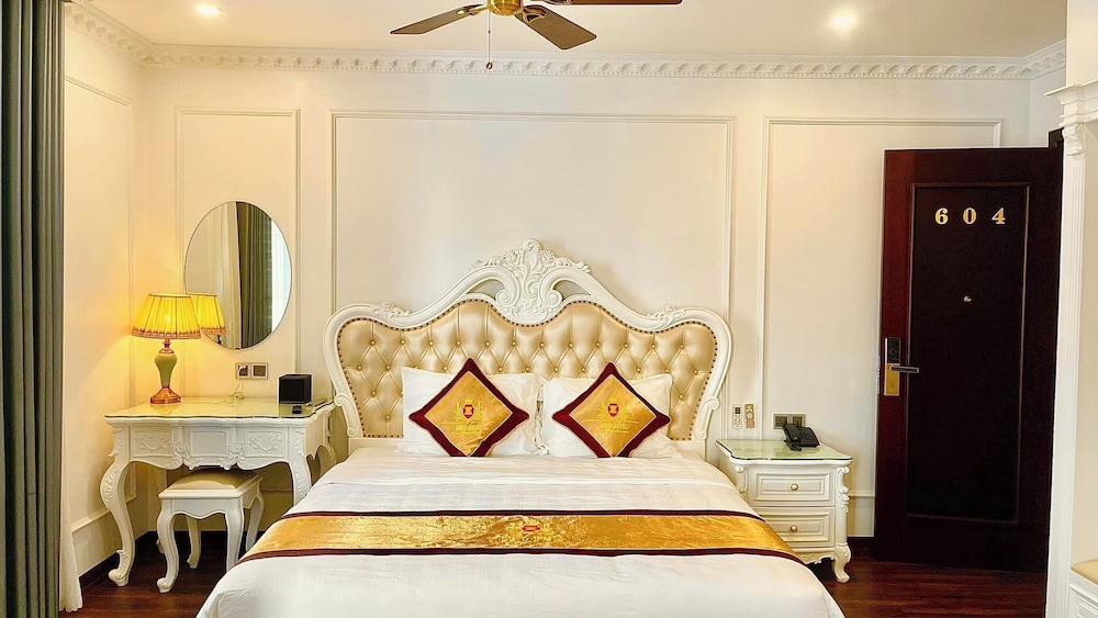 Deluxe Room, 1 Queen Bed, Non Smoking, City View