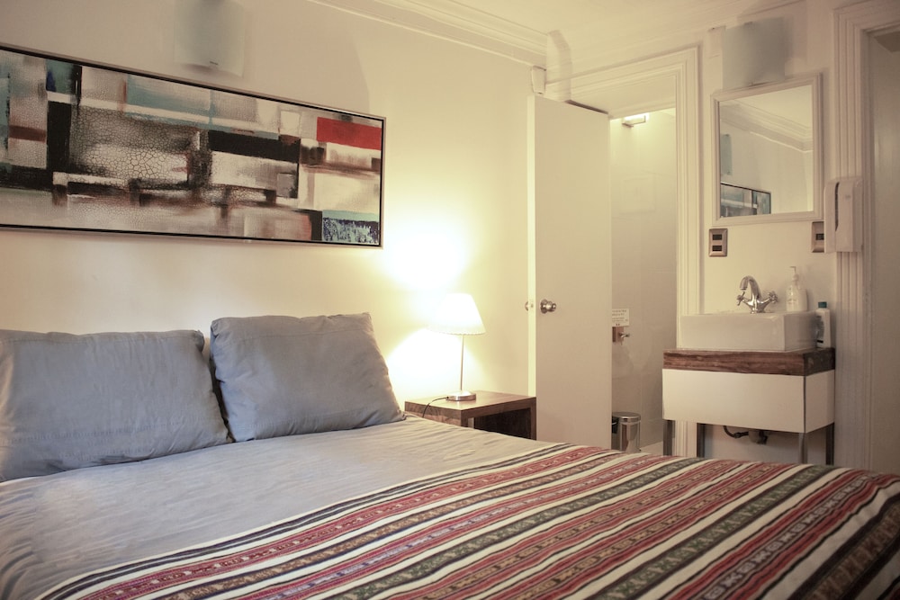 Economy Suite, 1 Double Bed, Private Bathroom photo 3