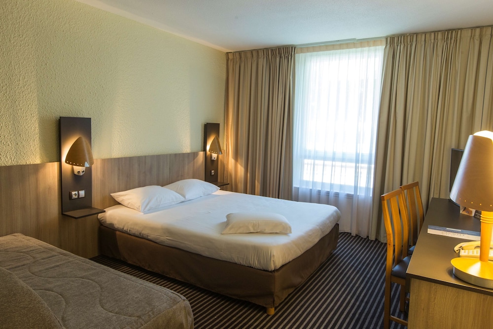 Superior Room, Multiple Beds - Photo 3