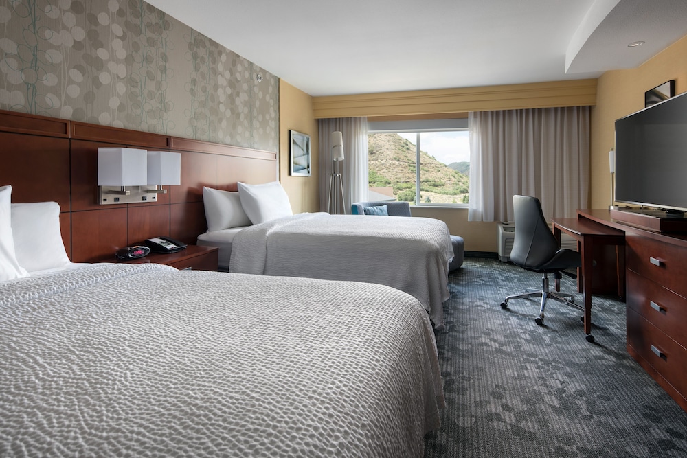 Suite, 1 Bedroom - Photo 2