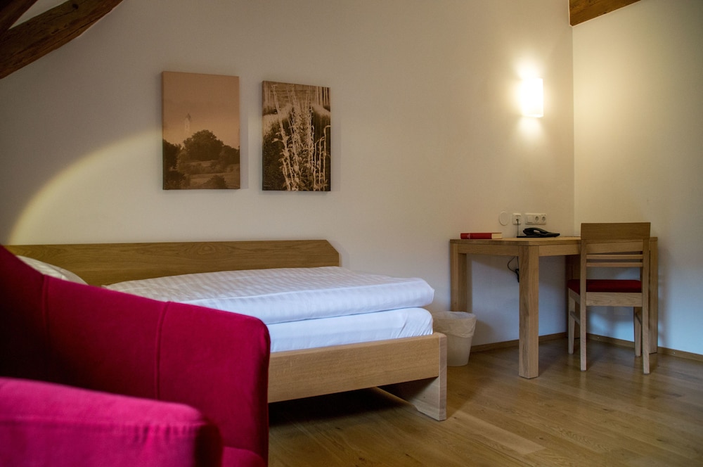 Standard Twin Room photo 1