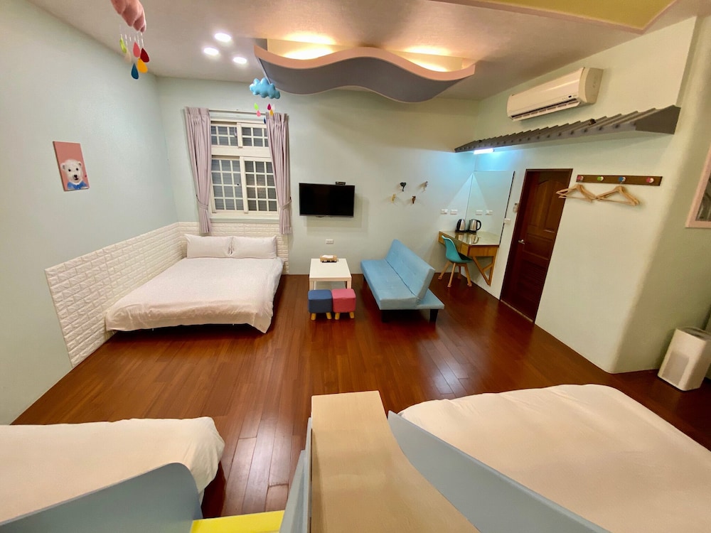 Family Quadruple Room, 2 Double Beds, Ground Floor photo 2