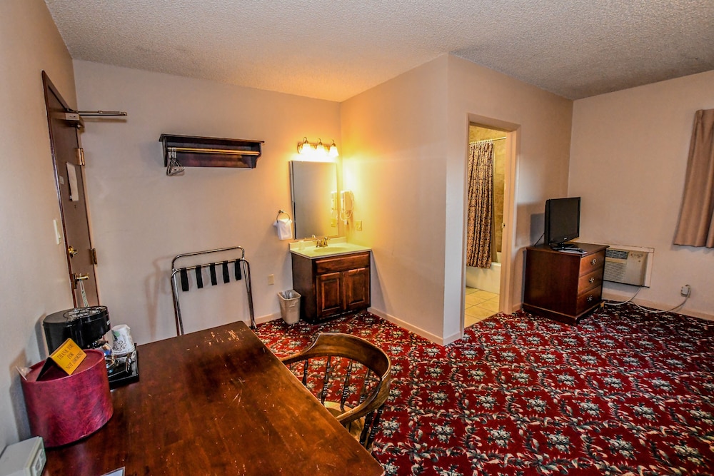Standard Room, 2 Queen Beds photo 3