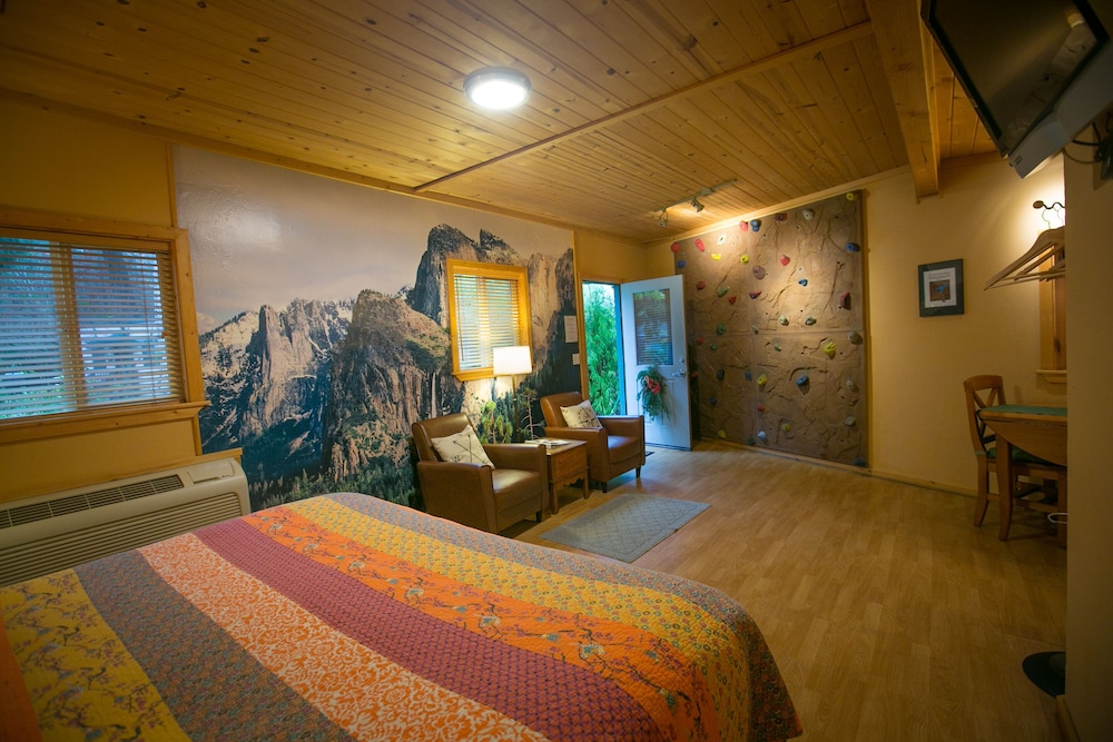 Climbing Suite photo 2