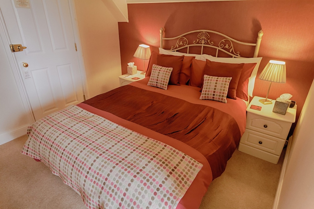 Double Room (Llewelyn)