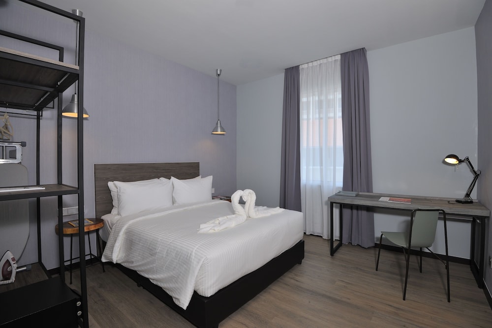 Suite, 3 Bedrooms (The Residence) - Photo 1