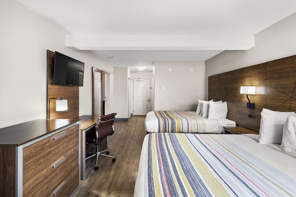 Suite, Multiple Beds, Non Smoking - Photo 2