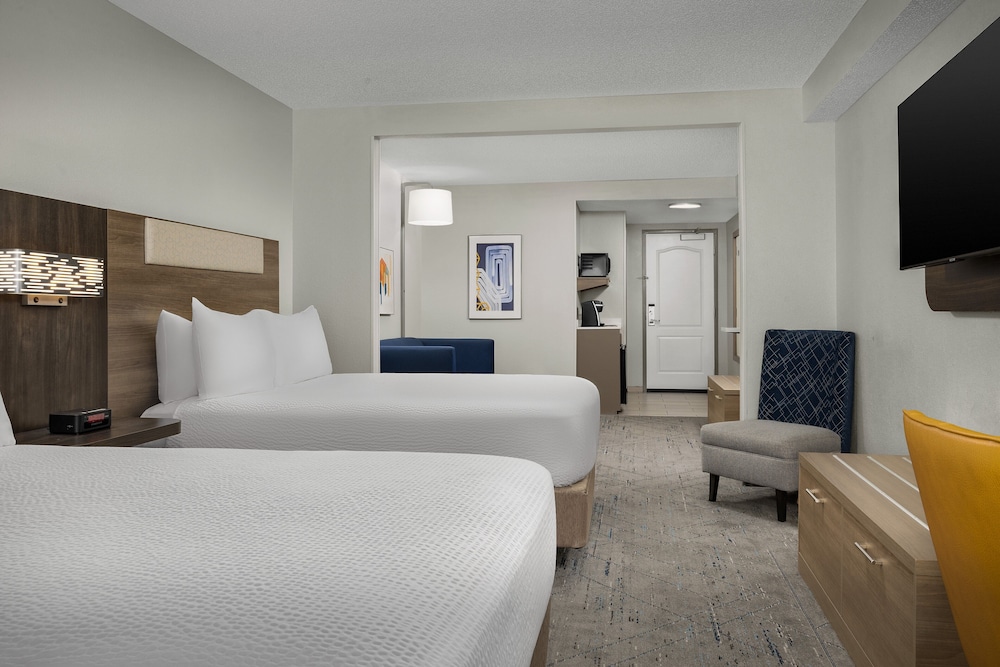 Suite, 2 Queen Beds (Walk-In Shower) - Photo 3