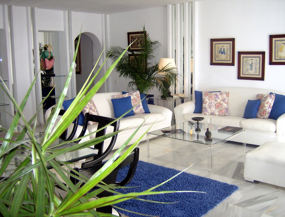 Suite, 2 Bedrooms (2 Adults + 1 Child) - Photo 8