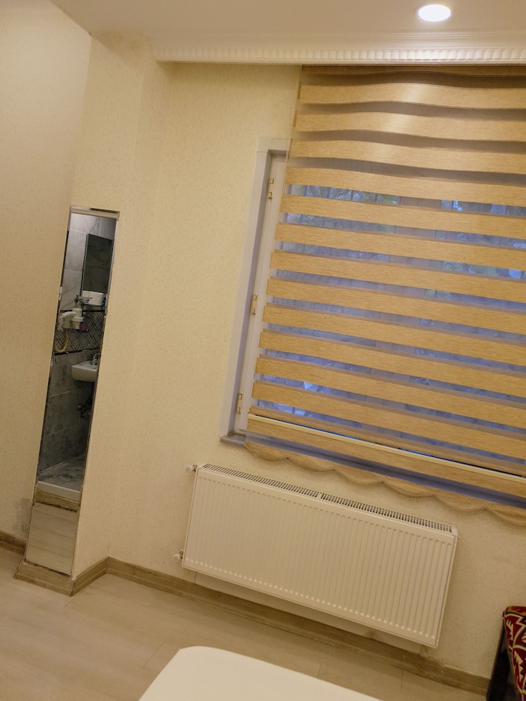 Classic Room, 1 Queen Bed photo 3