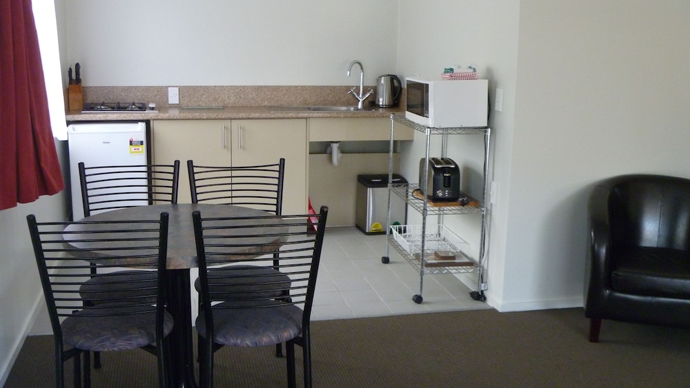Standard Room, Non Smoking, Kitchen (2 Bedroom Motel) photo 3