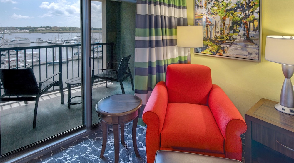 2 Bedroom Suite (1 King & 1 Queen), Balcony, View