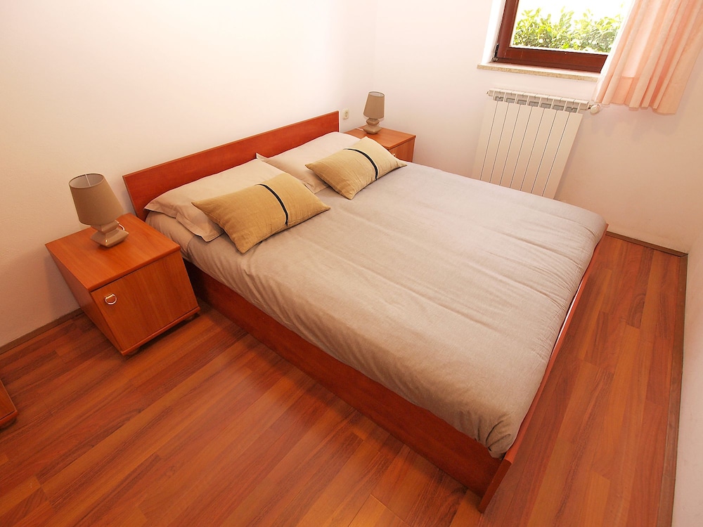 Apartment, 2 Bedrooms (799/1856)