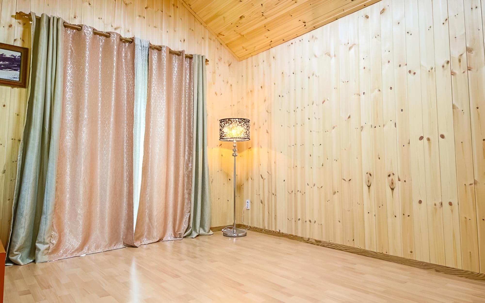 Room (Lily (Ondol Room))