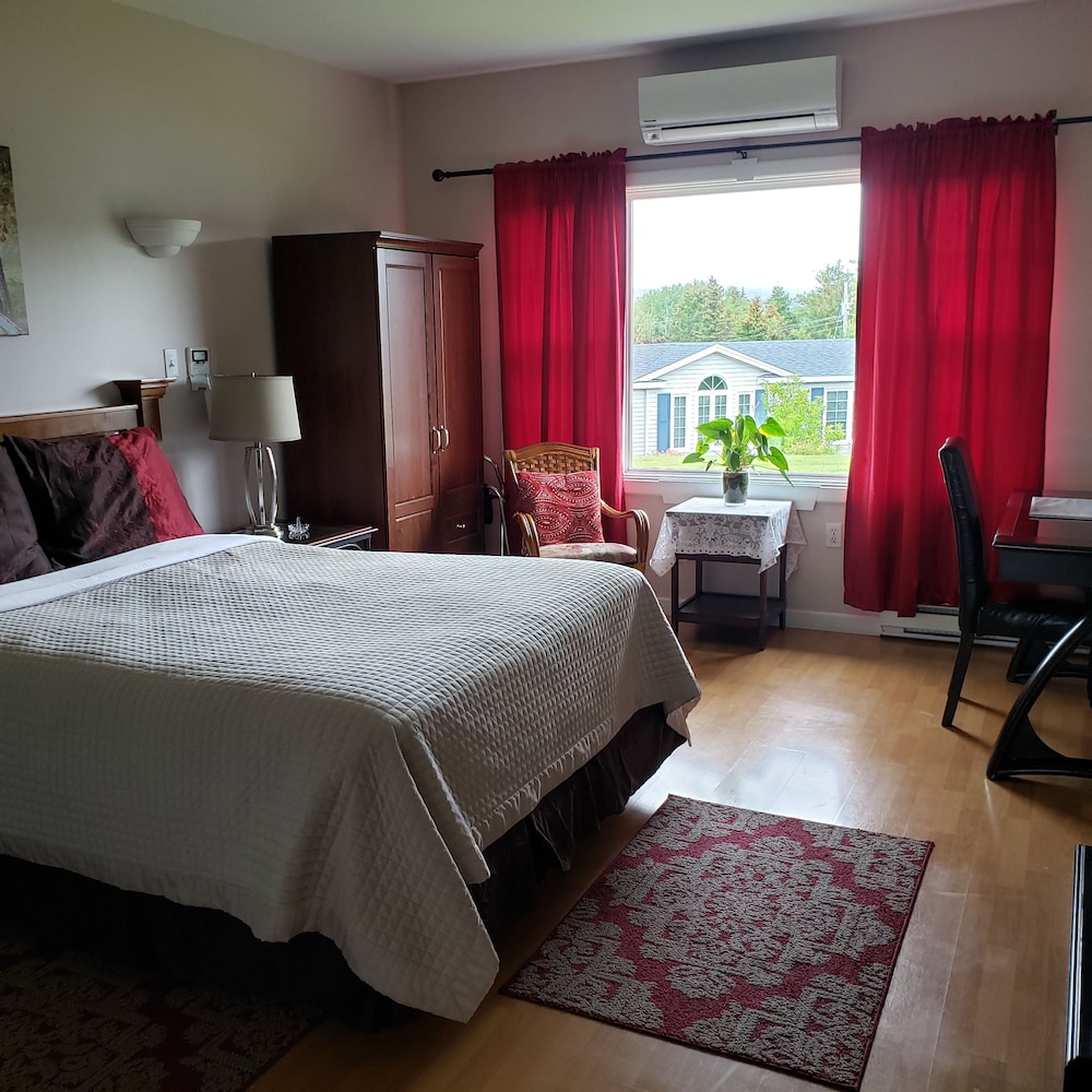 Superior Studio Suite, 1 Queen Bed, Accessible, Valley View photo 3
