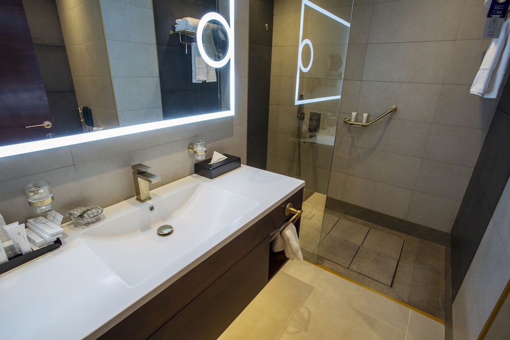 Superior Suite - Photo 7