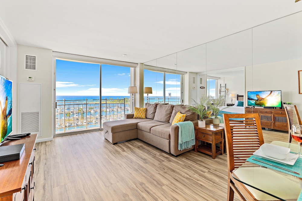 Ocean View 1BR at Ilikai Marina: Apartment, 1 Bedroom, Ocean View (Ilikai Marina (0124)) photo