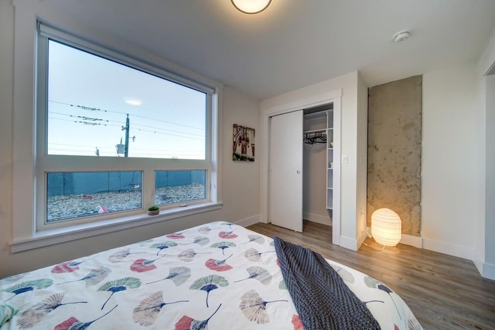 Stylish Modern Condo w Parking Location Coffee, Foto 16