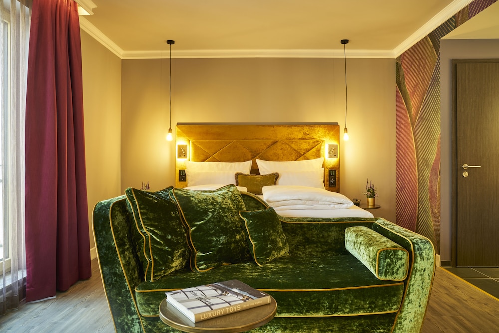 Grand Deluxe Triple Room - Photo 1