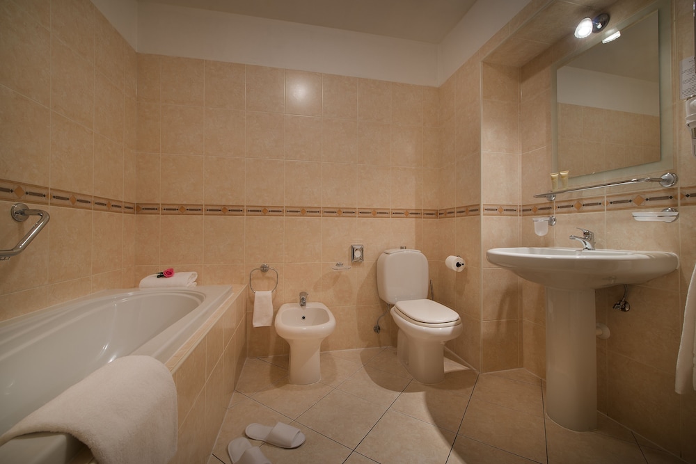 Suite, City View thumbnail 5