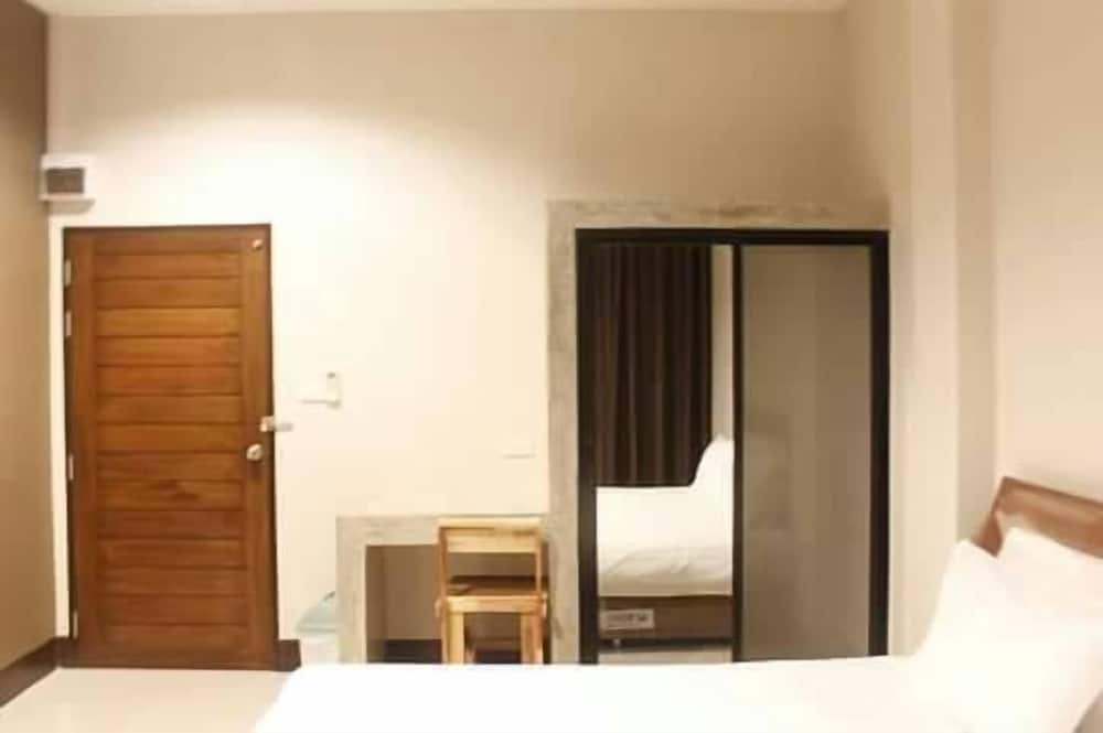 Standard Twin Room photo 2