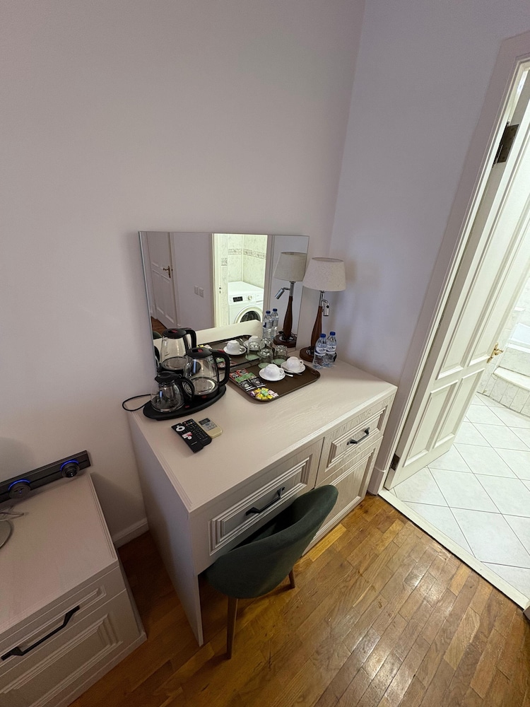 Classic Triple Room - Photo 11