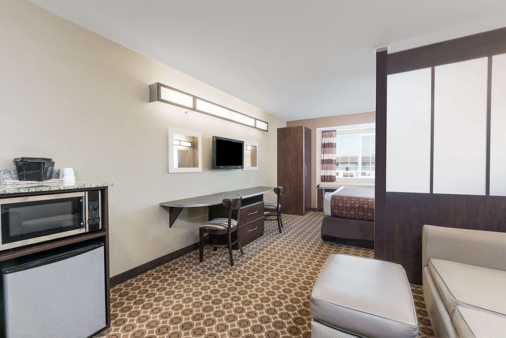 Suite, 1 Queen Bed, Non Smoking - Photo 6