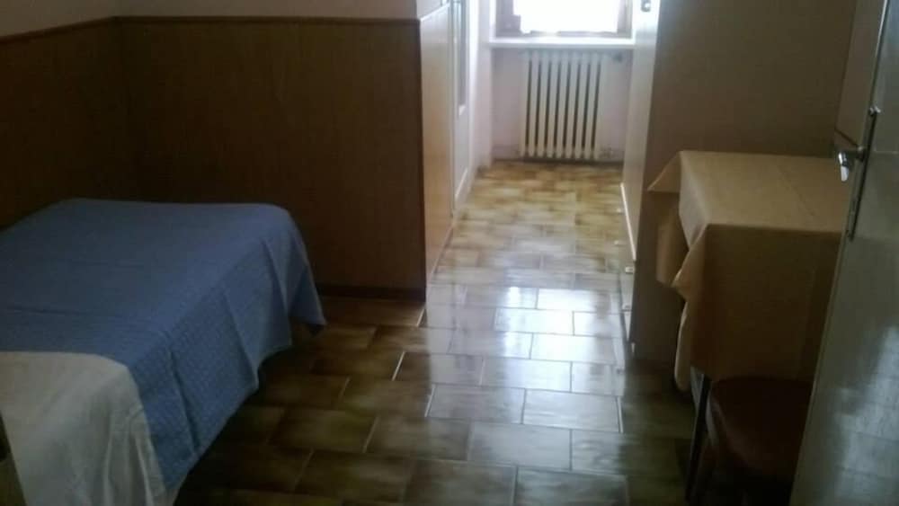 Single Room, Mountain View
