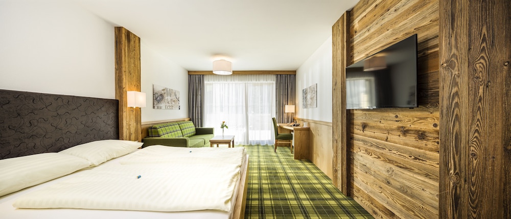 Deluxe Double Room, 1 Queen Bed photo 2