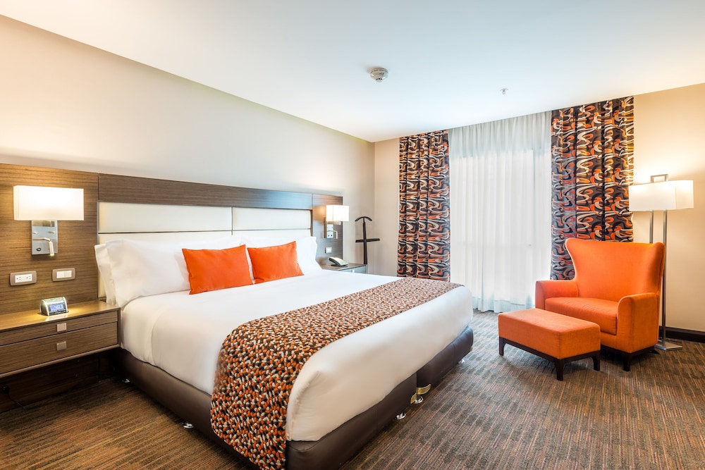 Luxury Suite - Photo 2