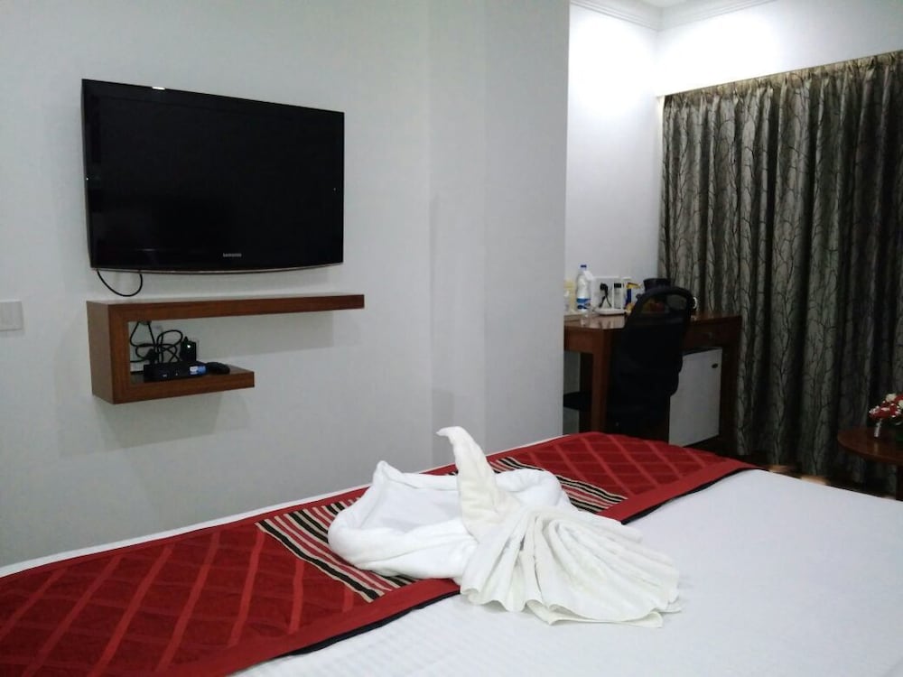 Royal Room, City View, Corner photo 2