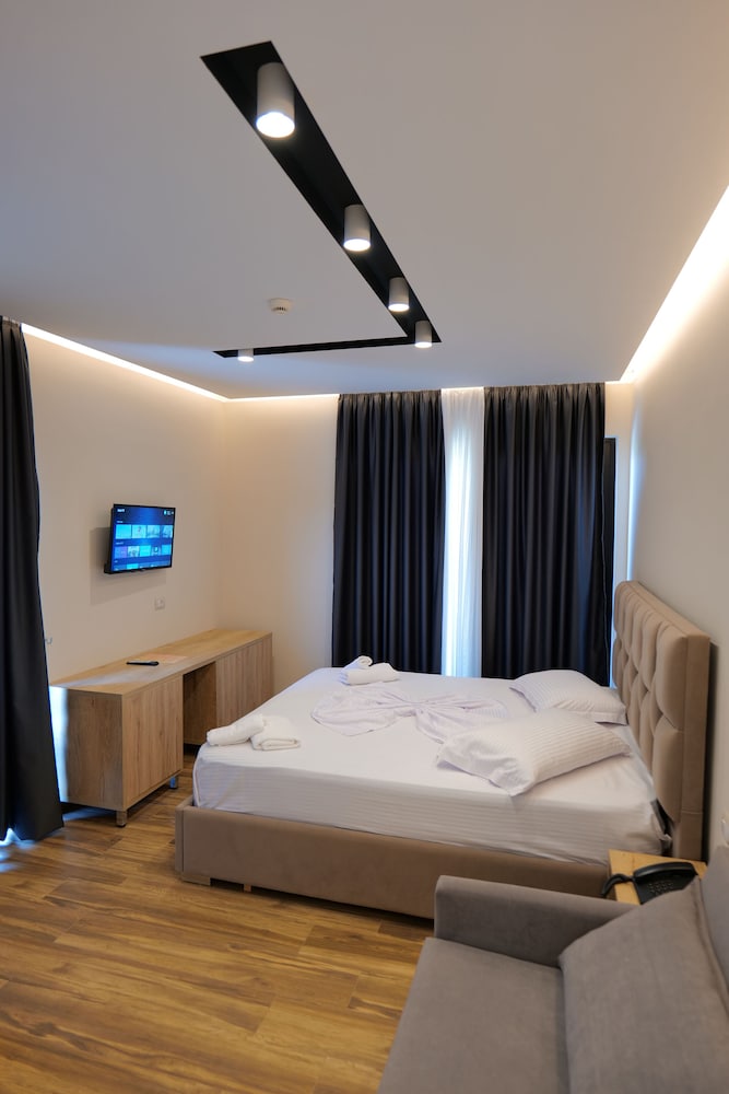 Deluxe Double Room, Partial Sea View photo 1